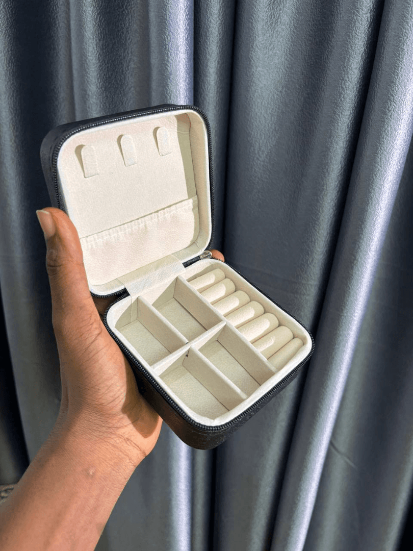 SMALL JEWELRY ORGANIZER