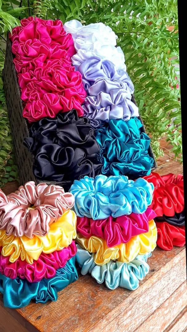 3-in-1 hair bonnet and 2 scrunchies combo - 3
